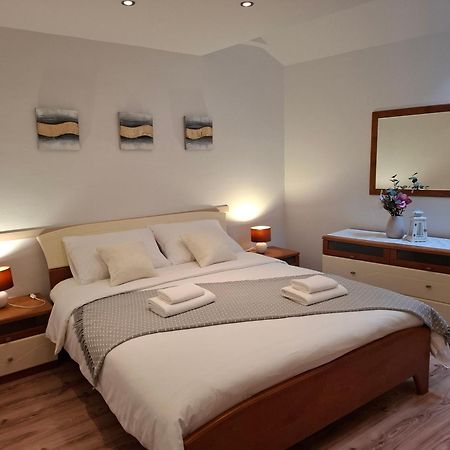 Ap Downtown Apartment Ровинь Экстерьер фото