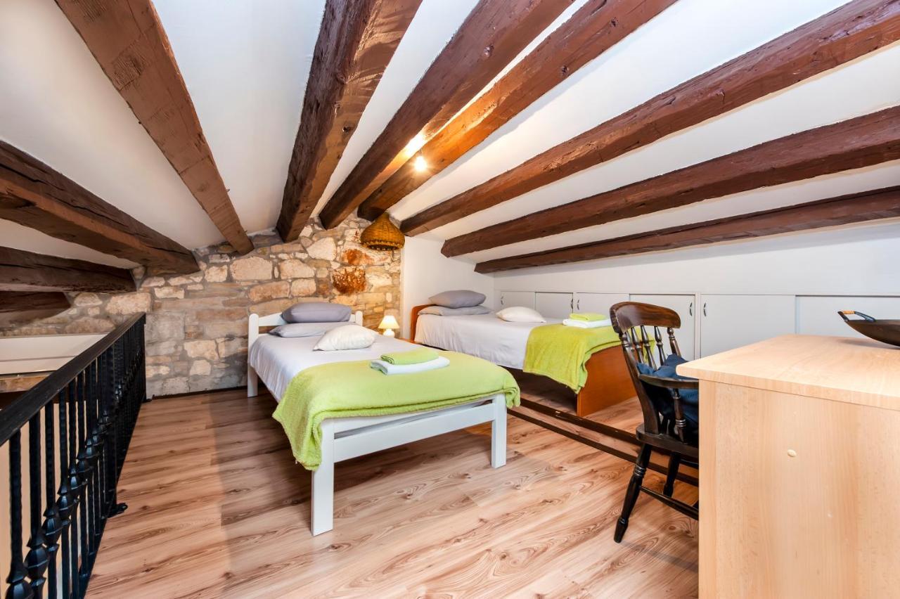 Ap Downtown Apartment Ровинь Экстерьер фото