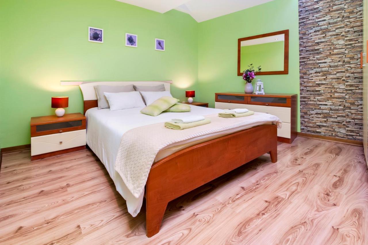 Ap Downtown Apartment Ровинь Экстерьер фото