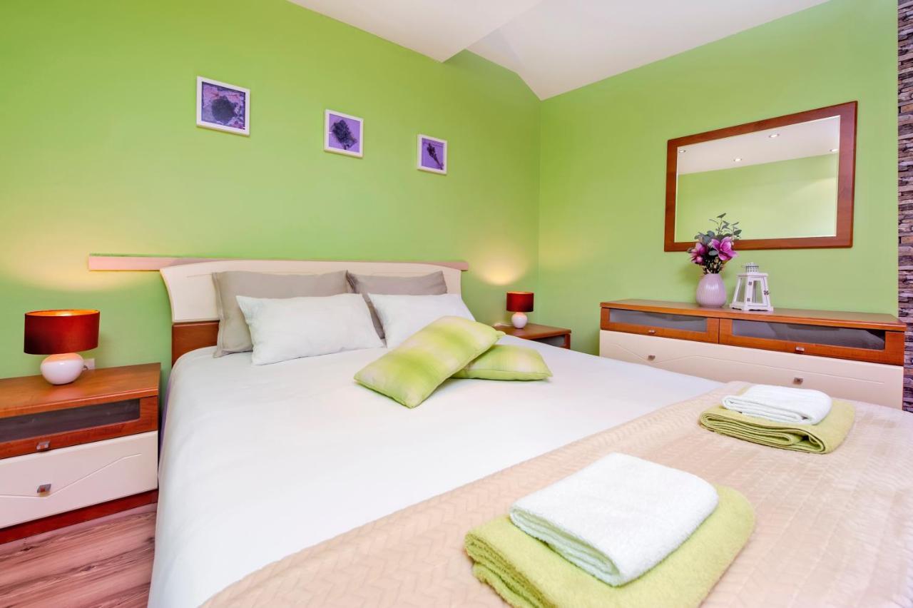 Ap Downtown Apartment Ровинь Экстерьер фото