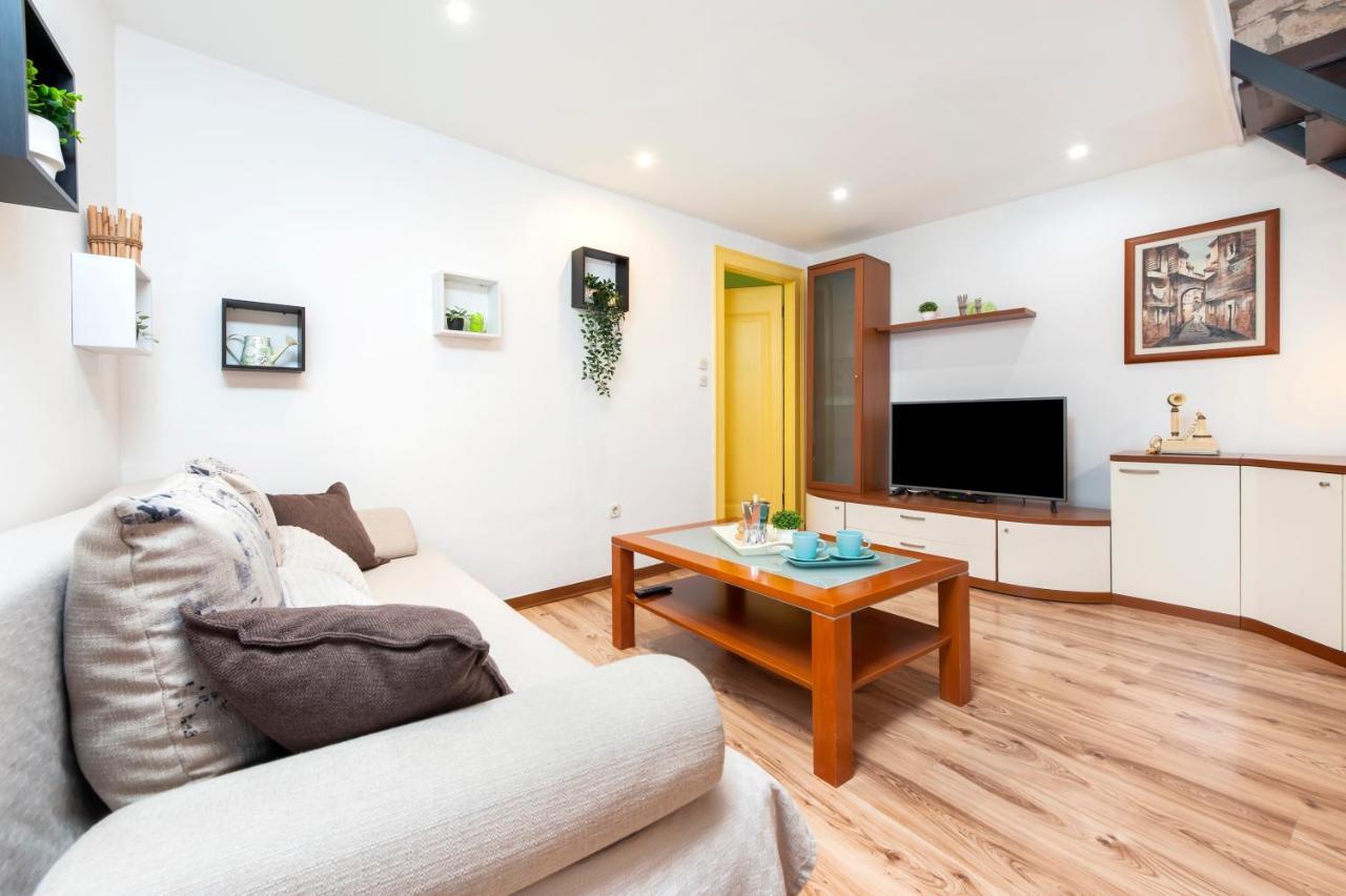Ap Downtown Apartment Ровинь Экстерьер фото