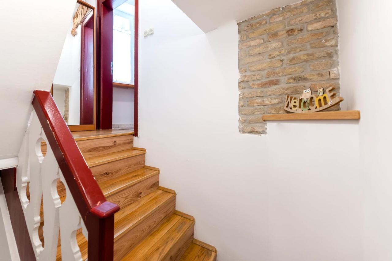 Ap Downtown Apartment Ровинь Экстерьер фото