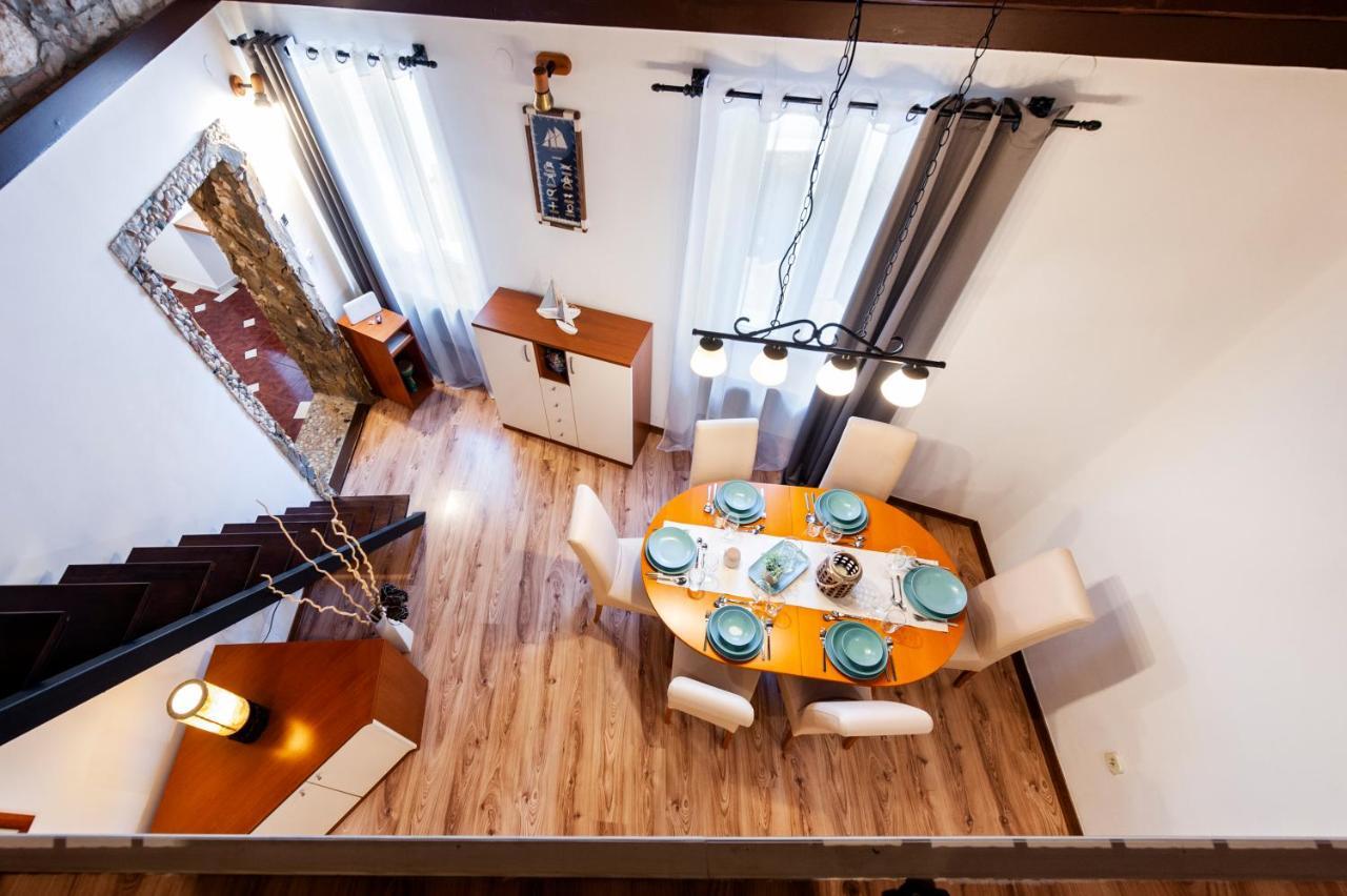 Ap Downtown Apartment Ровинь Экстерьер фото
