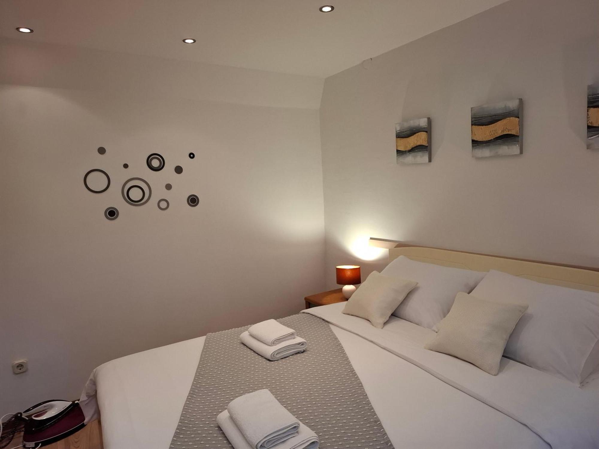 Ap Downtown Apartment Ровинь Экстерьер фото