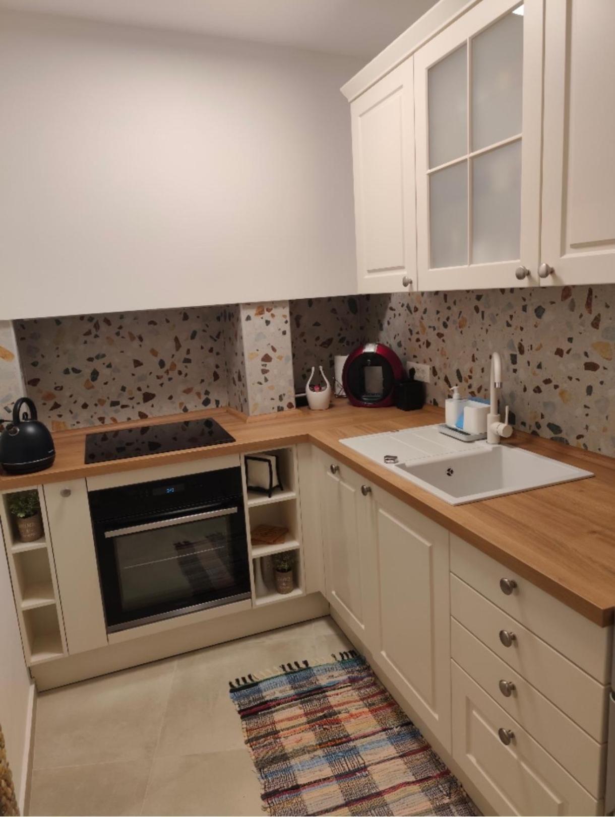 Ap Downtown Apartment Ровинь Экстерьер фото
